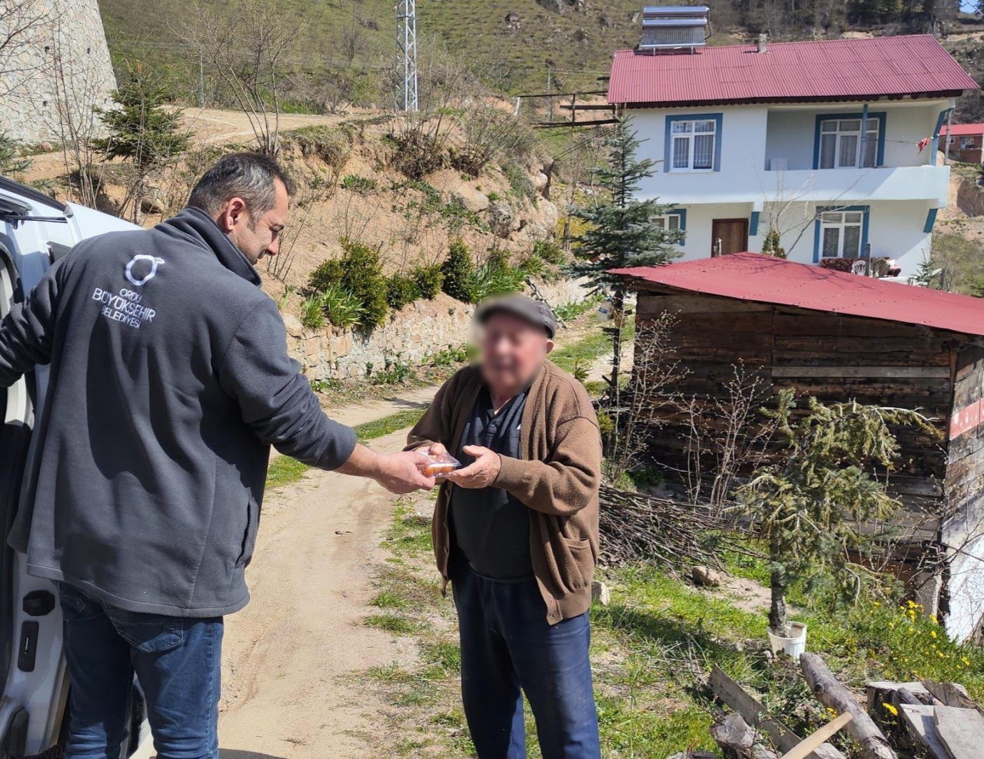 HER GÜN BÜYÜKŞEHİRDEN ÜCRETSİZ SICAK YEMEK