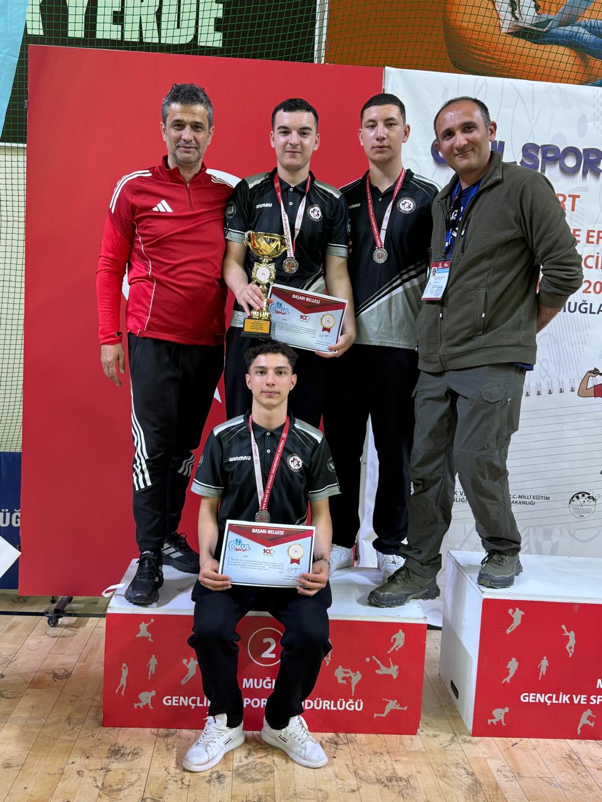 ÜNYELİ GENÇLER DART’TA TÜRKİYE SAHNESİNDE