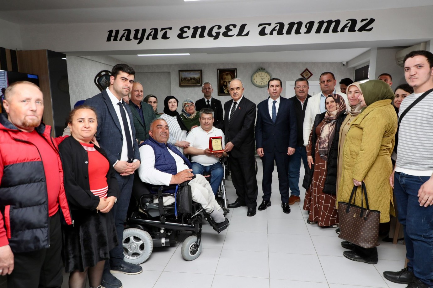 Vali Muammer Erol’dan Engelliler Haftası’nda Anlamlı Ziyaret: “Engelleri Birlikte Aşıyoruz”