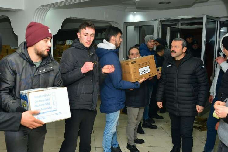 Akkuş Belediyesi Akkuş’ta ve Deprem Bölgesinde Çalışmalarını Sürdürüyor